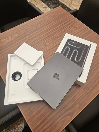 MacBook Pro M4 16GB / 512GB – Space Black / warranty / Battery 98%