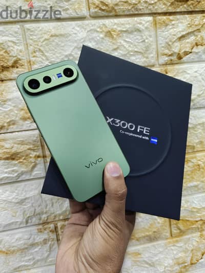 Vivo X300 FE 256 giga 12 ram ضمان الوكيل فتحه علبه  ضمان الوكيل 