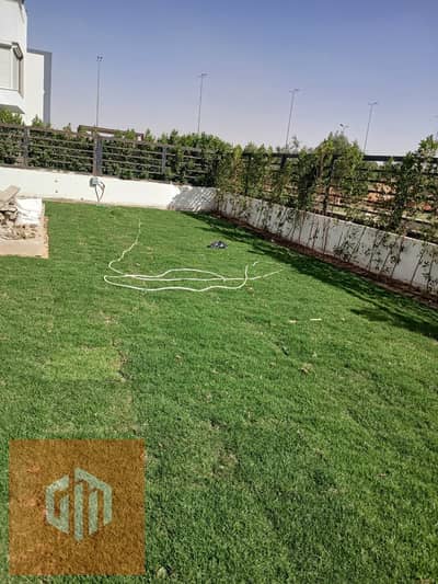 فيلا فاخرة نص مفروشة للإيجار في هايد بارك بالقرب من ميفيدا