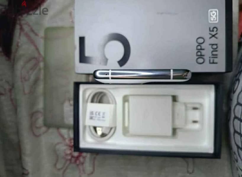 ابوو OPPO Find X5 3