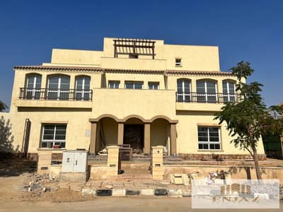 Palace for Sale in Madinaty, Directly on the Golf, 6 Bedrooms, 1100 sqm