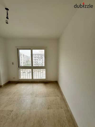 A great installment opportunity until 2034 with the lowest total contract and free waiver! For sale, a 107m side apartment on the fifth floor in B12 Madinaty