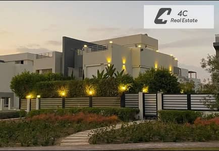 لسرعه البيع تاون هاوس 5غرف بتقسيمه مميزه-هايدبارك التجمع الخامس بتكمله اقساط  -open view landscape  جاهز للمعاينه