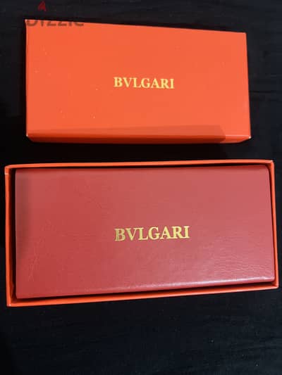 نضاره شمسيه BVLGARI بحاله ممتازه مع العلبه BVLGARI sunglasses