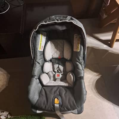 Baby car seat-Chicco كرسى سيارة للرضع