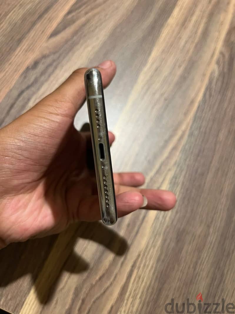 Apple - iPhone 11 Pro Max 4