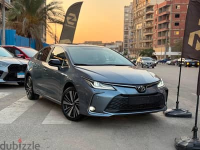 تويوتا كورولا 2025 الفئه الخامسه توب لاين
