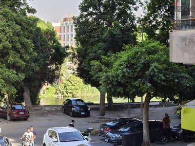 للبيع شقة بفيو على النيل وفي أرقى مناطق المنيل