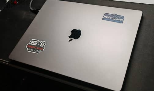 Macbook Pro M1 MAX 64GB/4TB مواصفات خاصة