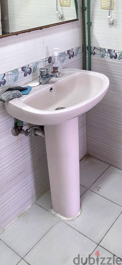 حوض حمام Ideal standard بالعمود