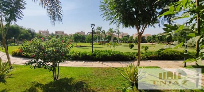 فيلا للبيع في كمبوند وصال فيوز بتشطيبات خاصة الترا سوبر لوكس داخل الكمبوند وإطلالة مباشرة على وايد جاردن ولاند اسكيب بالعفش