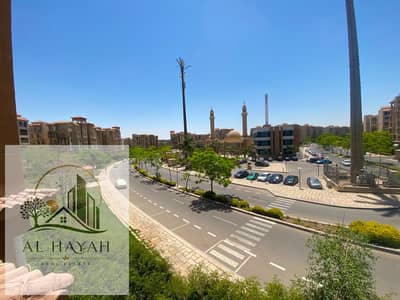 . شقة 107 متر للبيع كاش في أميز مراحل مدينتي – B3 فرصة حقيقية للسكن أو الاستثمار، شقة بموقع مميز وإطلالة نادرة علي الخدمات  تشطيب خاص بالكامل  الترا سوبر لوكس