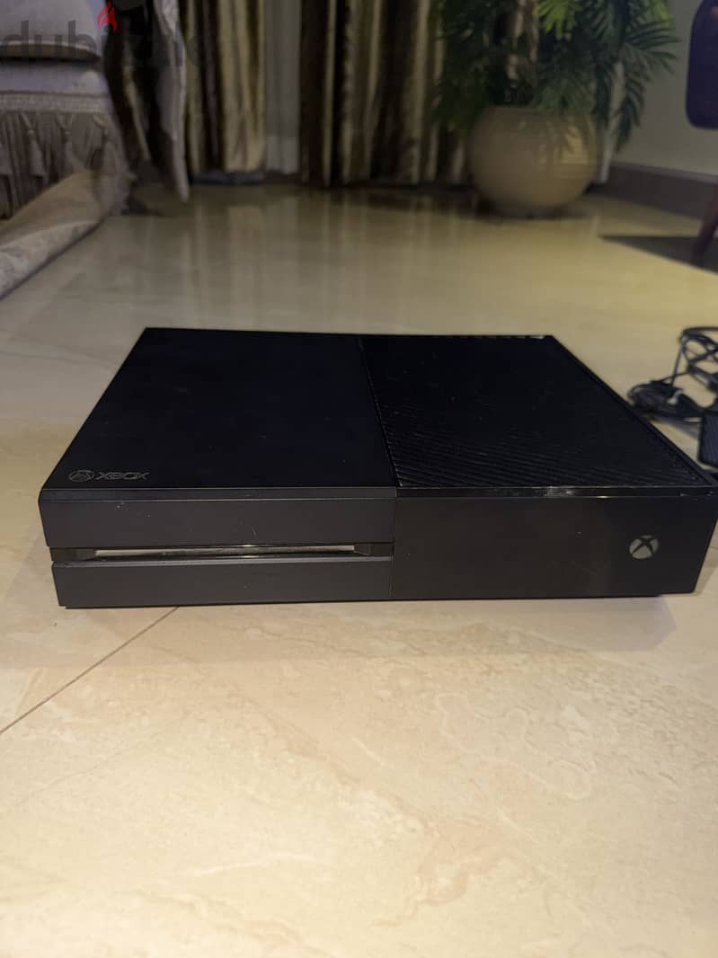 xbox one + controller +5 games +kinekit 2
