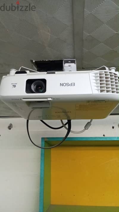 بروجيكتور Epson EB-X05 أصلي – سطوع 3300 لومن – HDMI –صورة حتى 300 بوصة