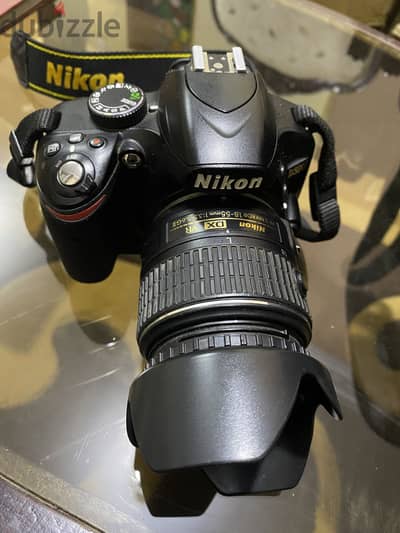 Nikon d3200 فى حالة الزيرو بالبوكس مع فلاش وشاحن حجارة