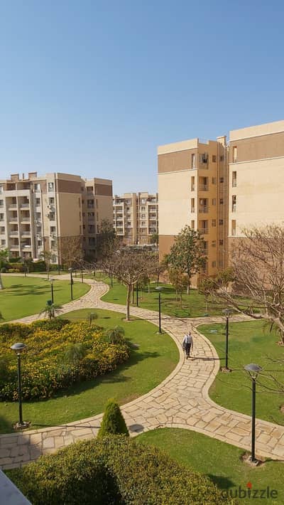 مدينتى شقه للايجار 82 متر فى الb7 فيو رائع