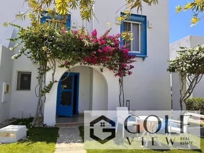 For sale: a single-story chalet with a 132-square-meter garden and a 90-square-meter garden. Available immediately, fully finished and furnished, loca
