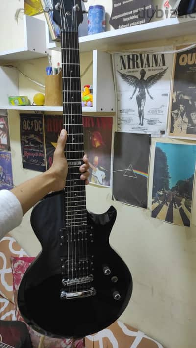 Black ltd ec 10 Les Paul with 2 Esp humbuckers