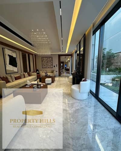 Best Price Villa Private Garden and Roof 204 sqm 5 Bedrooms Best Installment Period Compound Wall to Wall with Madinaty