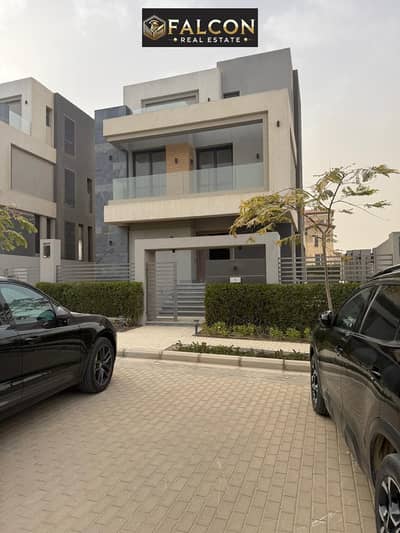 Villa for sale, ready for immediate occupancy and fully finished. 23% discount for cash payment. Prime location in the heart of the New Administrative