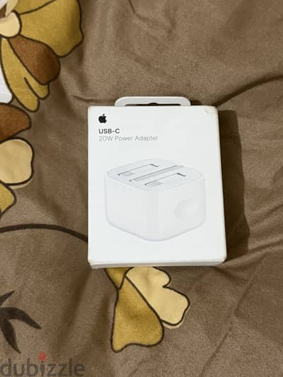 شاحن آبل USB-C بقوة 20 وات أصلي، نسخة خليجي، جديد تمامًا بالكرتونة