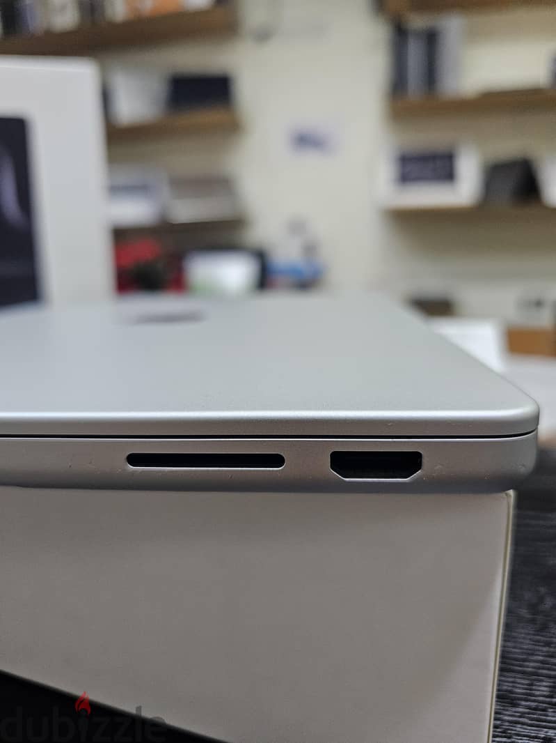 MacBook Pro M3 1tera ssd 14 inch عرض 3