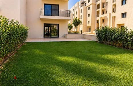 شقة بحديقة متشطبة بسعر مميز في او ويست مع اوراسكوم دقائق من نادي الجزيرة و اركان بلازا الشيخ زايد