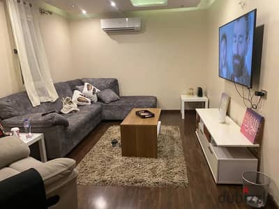 Apartment for sale in Baron City, prime location near the Maadi ring road, area 200m, consisting of 3 rooms - 2 bathrooms - reception - kitchen - ground floor - finishing.