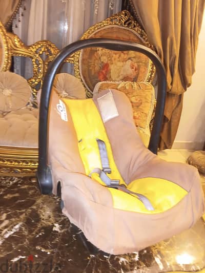 مقعد وحامل طفل
