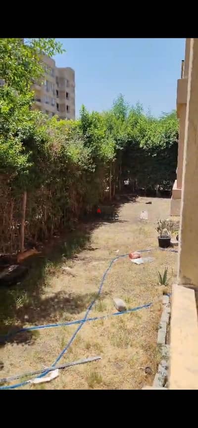 Two 160m finished apartments and a 100m garden in the Spanish neighborhood compound