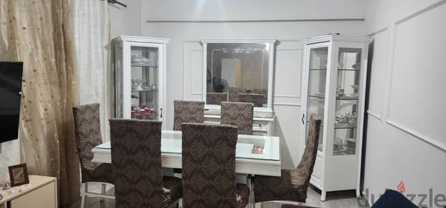 سفرة زان عمولة كاملة بحالة ممتازة  Dining room