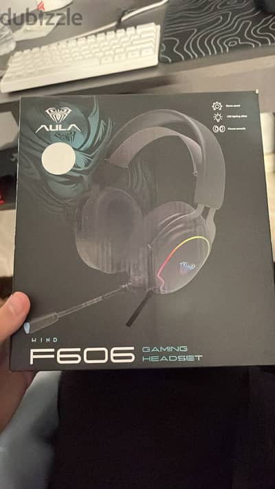 Aula F606 headset