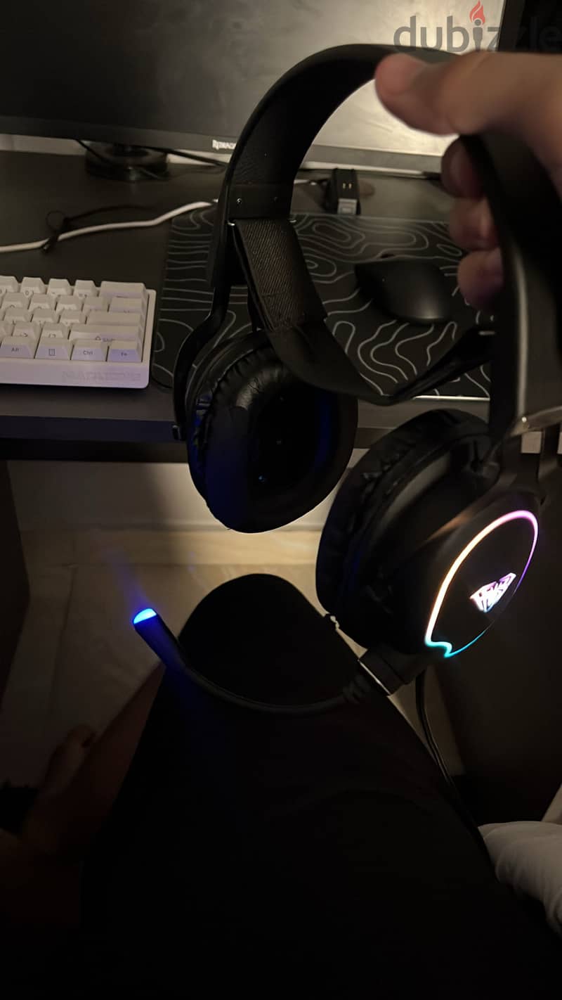 Aula F606 headset 1