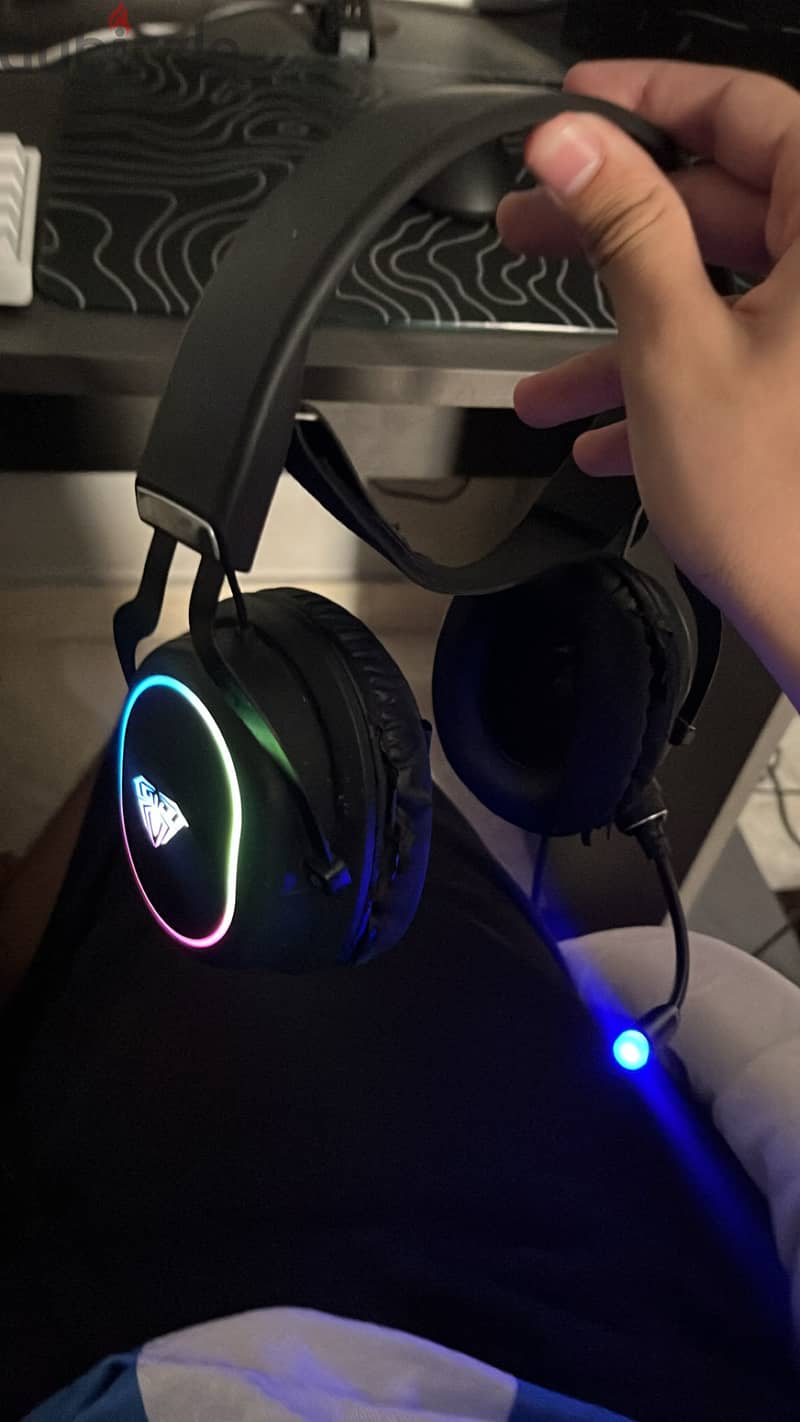 Aula F606 headset 2