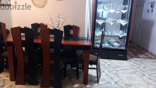 سفرا ٦ كراسي استعمال نضيف ونيش دالفتين ودرج