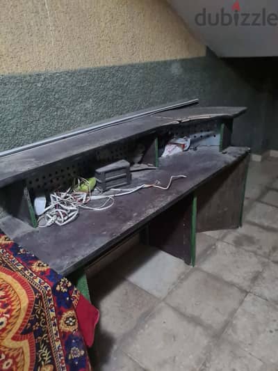 كونتر خشبى يصلح لى محل موبايلات