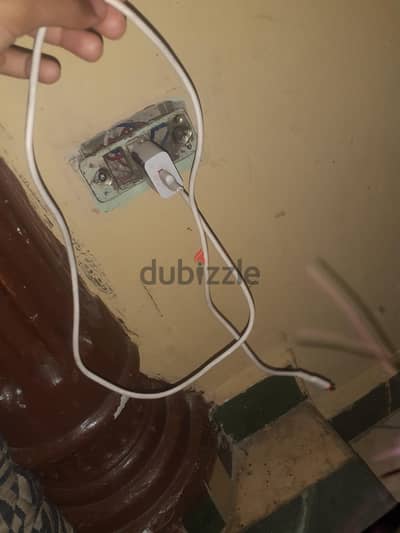 كبل شاحن ب احسن جوده انا مشتري ب 1٥٠ هدهولك ب 2٠٠