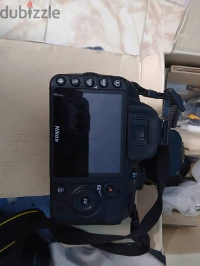 كاميرا نيكون D3300 كاملة بالكرتون وشاحن خارجي اصلي