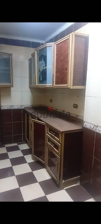 مطبخ كامل مستعمل بحالة جيدة مع الرخامة