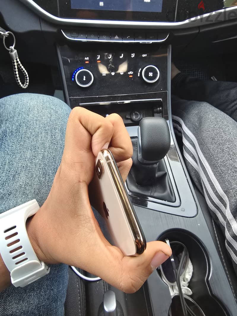 Apple - iPhone XS Max 4