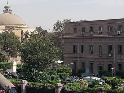 غرفة مفروشة مطلة على العمومي جامعة القاهرة والمترو