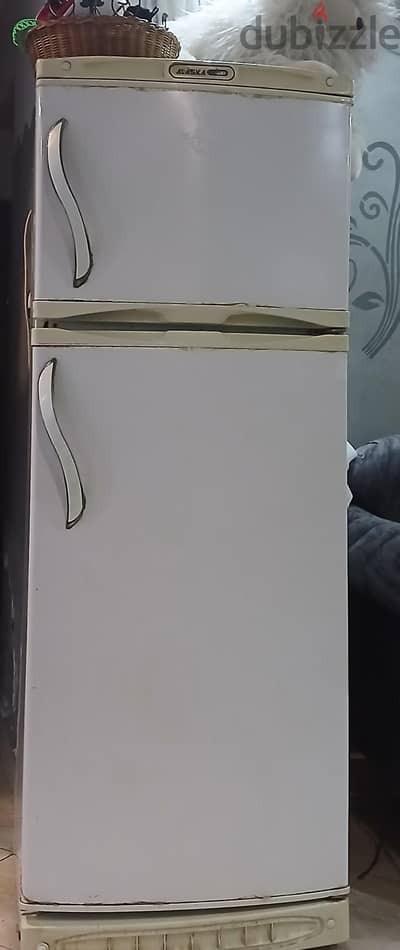 تلاجه الاسكا للبيع مستعمله استعمال خفيف بتسقع حلو