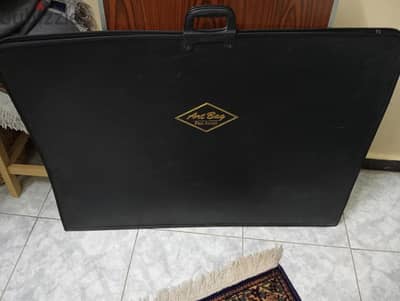 2 حقيبة للوح الهندسية.  1 لوحة  تقطيع  للماكيتات