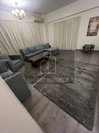 Furnished apartment for rent in Al-Yasmeen 5, villas, First Settlement, ultra-super-lux finish, distinguished location, 2nd floor, without elevator and gas. The apartment is furnished and equipped with air conditioning.