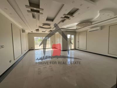 توين هاوس 370متر بالمطبخ والتكيفات واسانسير  في ذا كراون in The Crown