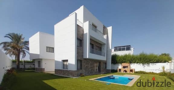Instant receipt of a ready villa for viewing with an open view on the golf in the Eastern expansions - Sheikh Zayed