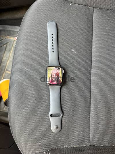 Apple Watch Series 6 , battery 83%