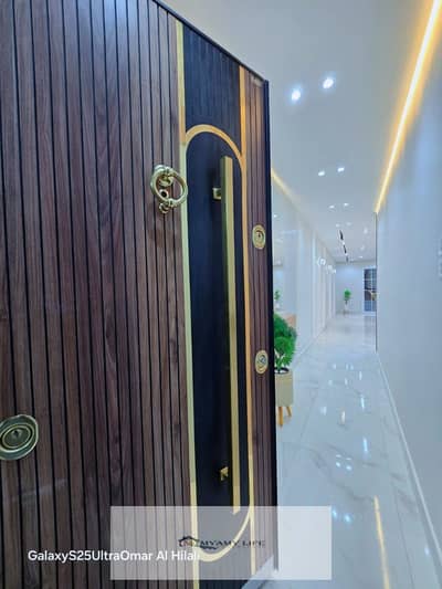 For lovers of rare personal finishing - one of the finest apartments in The Pyramids Gardens for sale, an elegant front-facing apartment of 165 square meters on the second floor, next to the fourth gate directly, the Horus Gate - area