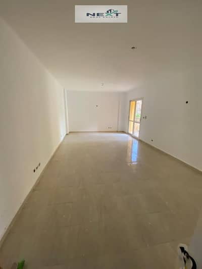 Apartment for rent in Madinaty with the best view and location in B1. Area 135 square meters. Layout: 3 bedrooms + 2 bathrooms + reception + kitchen +