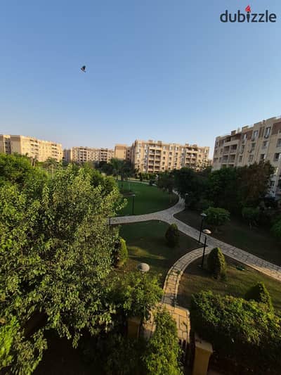 للبيع شقه وااايد جاردن